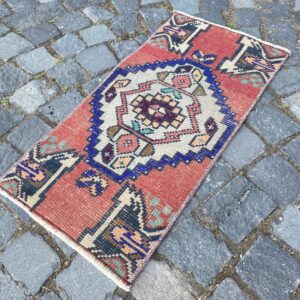 1.2 ft. x 2.5 ft. Vintage Turkish Rug TR28717 Image 1
