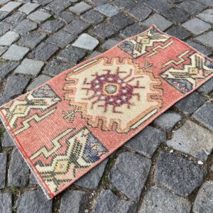 1.3 ft. x 2.4 ft. Vintage Turkish Rug TR28747 Image 1