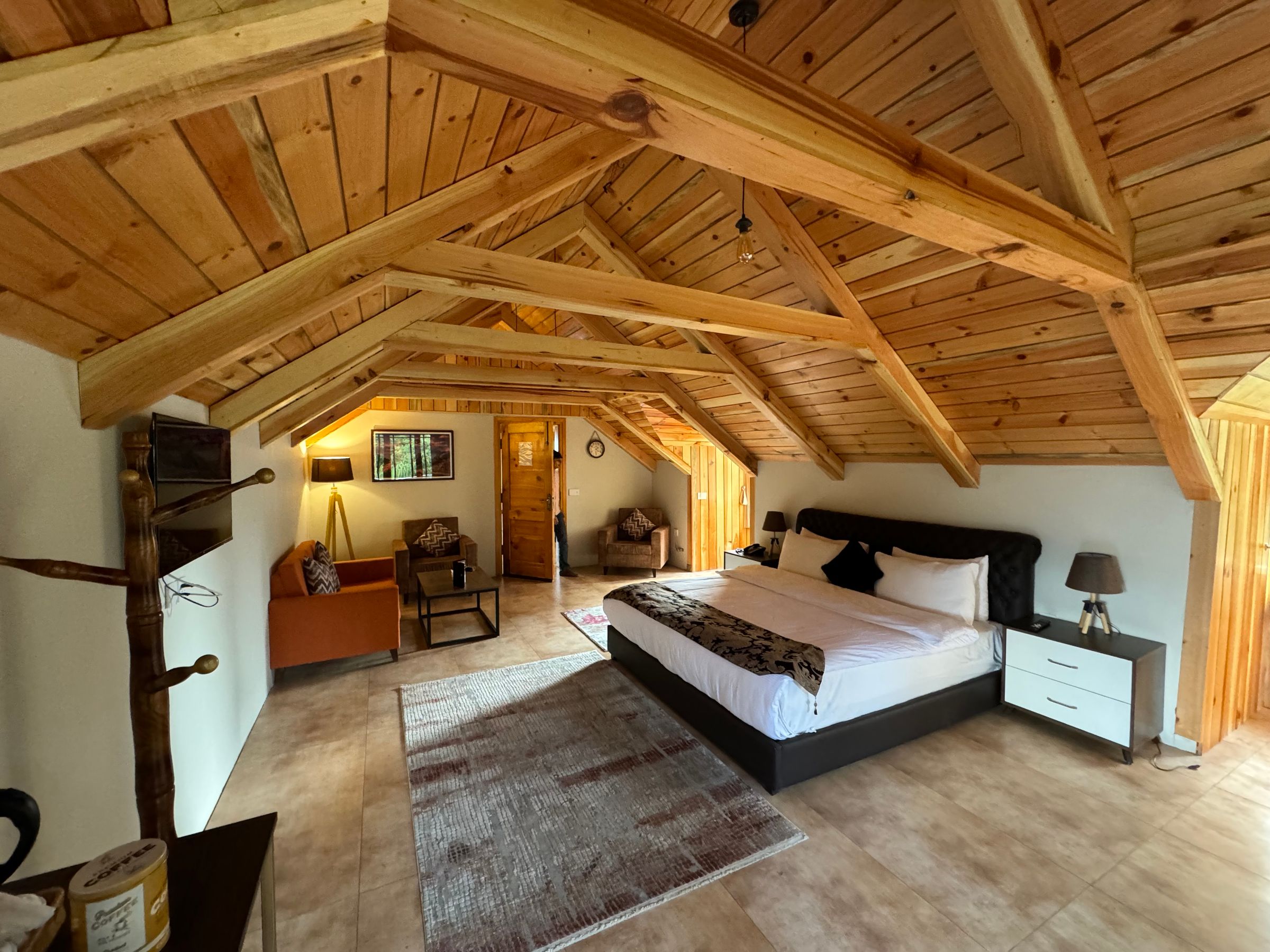 5x8 rug under king bed